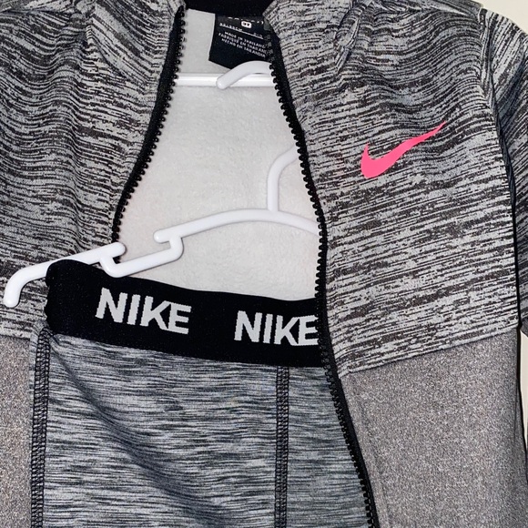 Nike Kids Gray and Pink Activewear Set - Picture 4 of 6